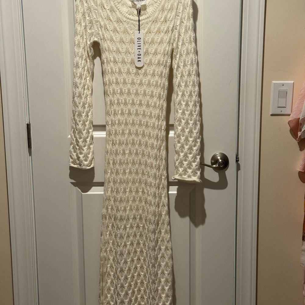 Olive & Oak Cream Sheath Dress size medium. NWT